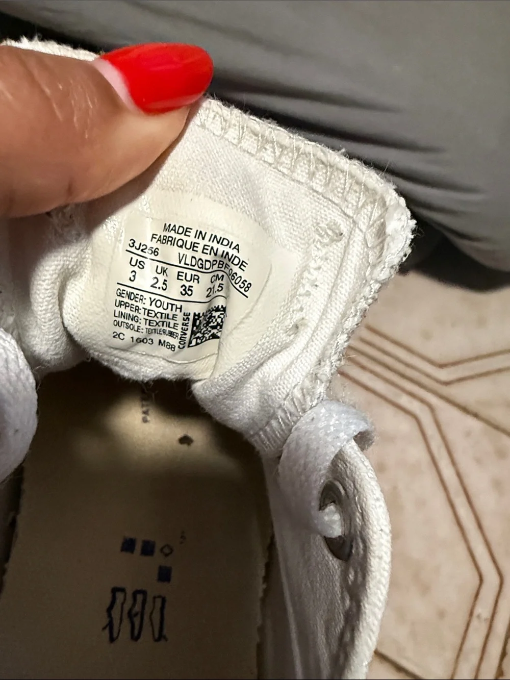 Converse youth size